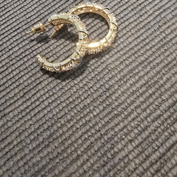 21kgp Dubai Jewelry - Gold Crystal Hoop Earrings - Picture 3 of 7